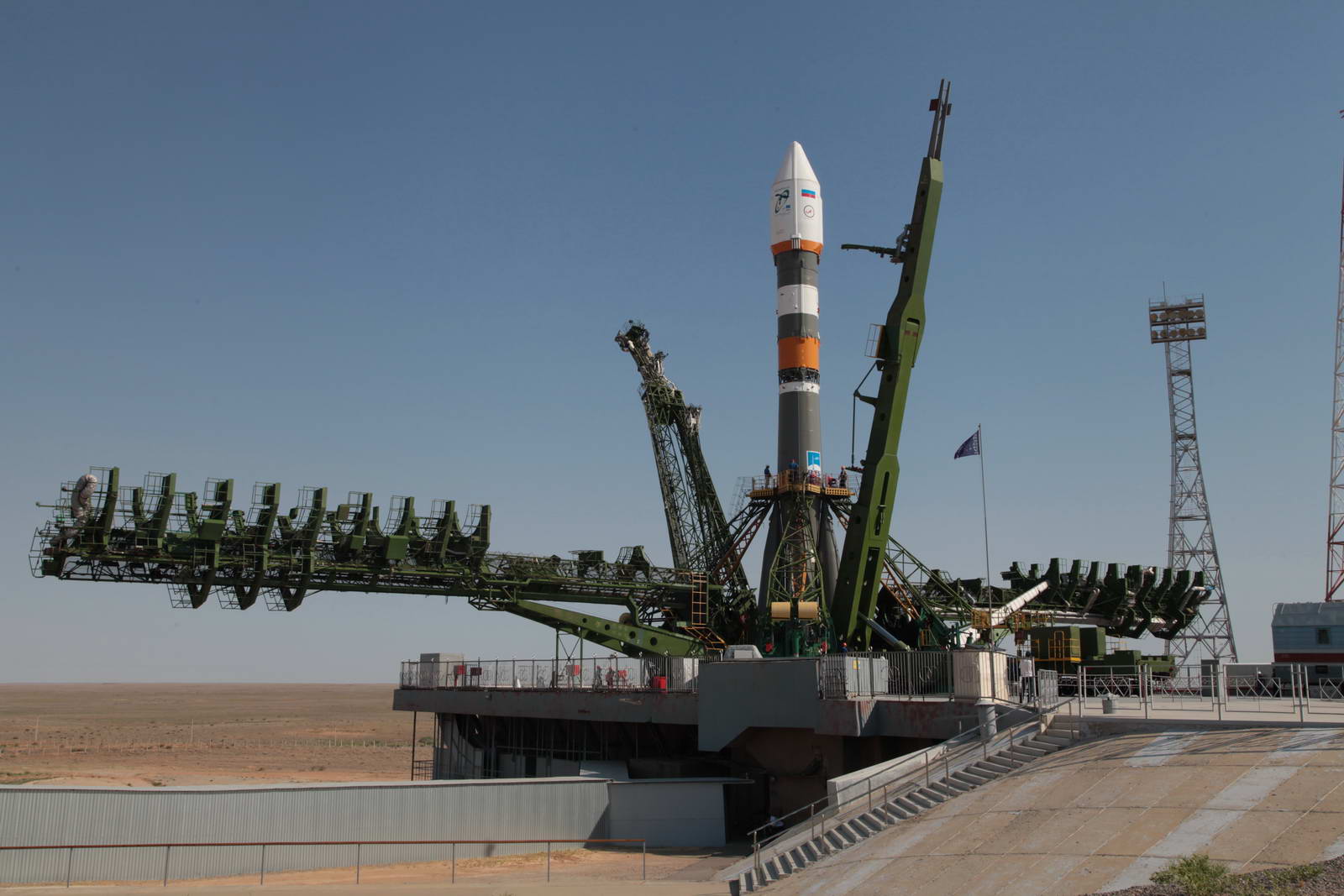 РН Союз-2 со спутником ДЗЗ "Ресурс-П" на стартовой площадке