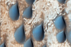 На Марсе обнаружены каплеобразные дюны