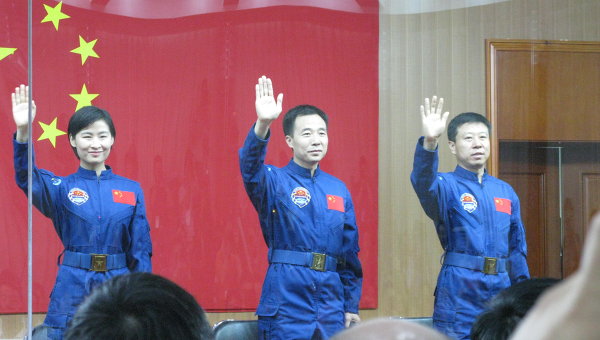 На борту «Шэньчжоу-10» в космос должна отправиться вторая женщина-космонавт
