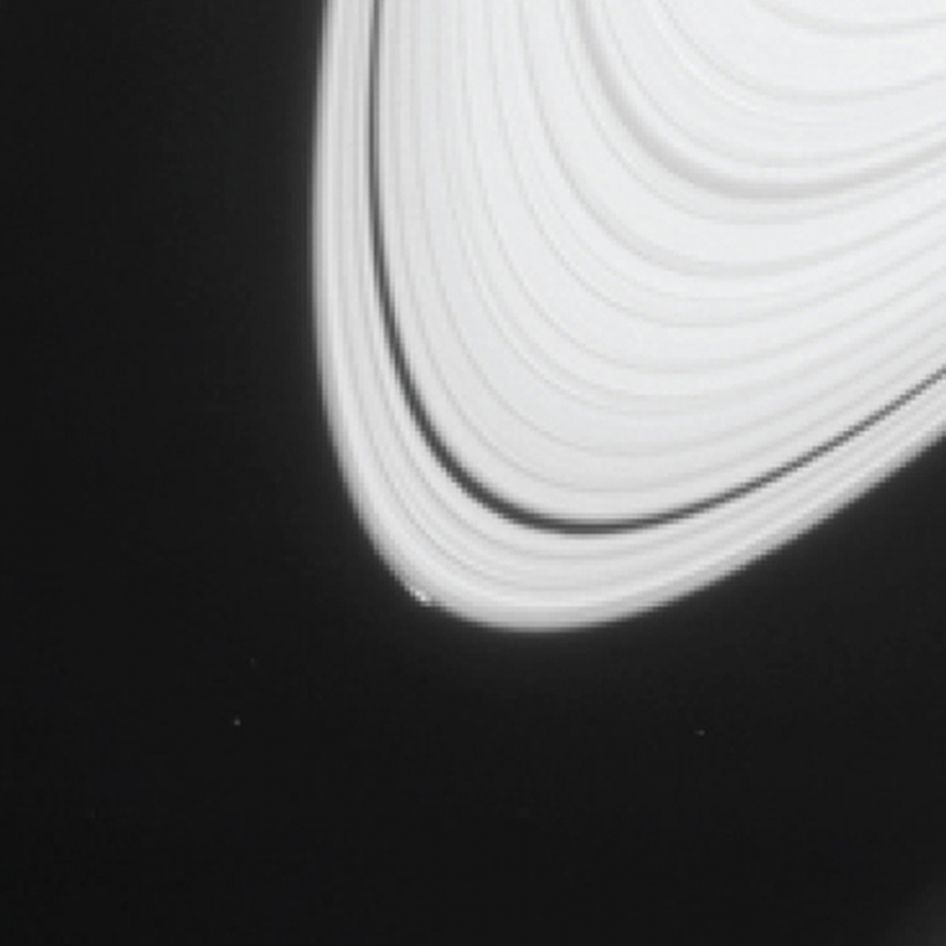 Космическим аппаратом Кассини были зафиксированы изменения внутри колец Сатурна. 